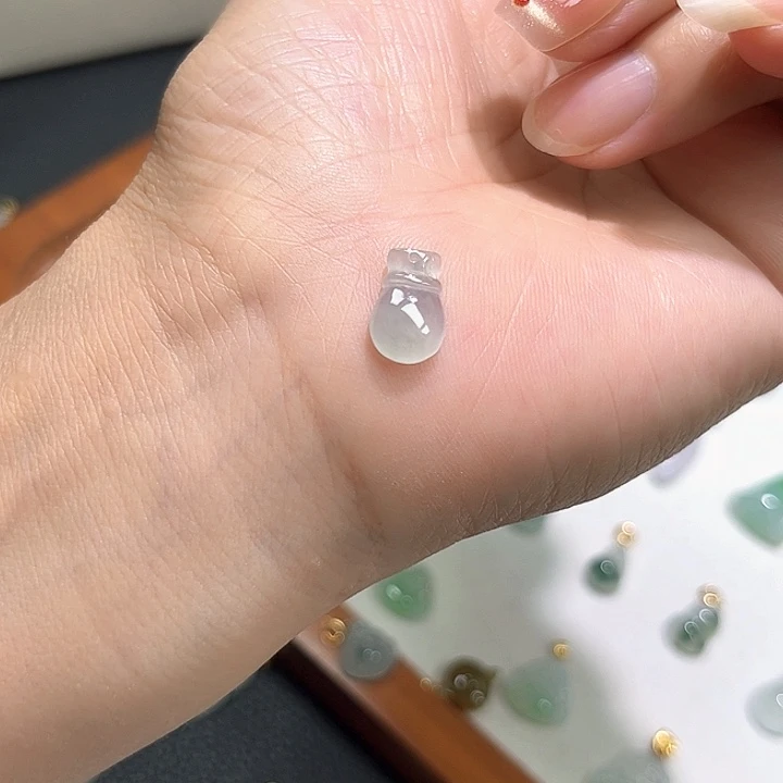 颈饰未镶嵌翡翠福袋