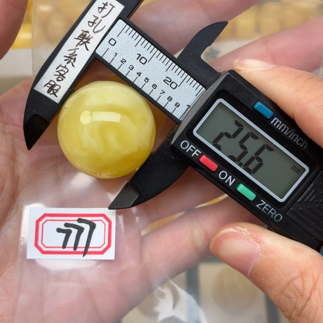 未镶嵌蜜蜡裸石蜜蜡