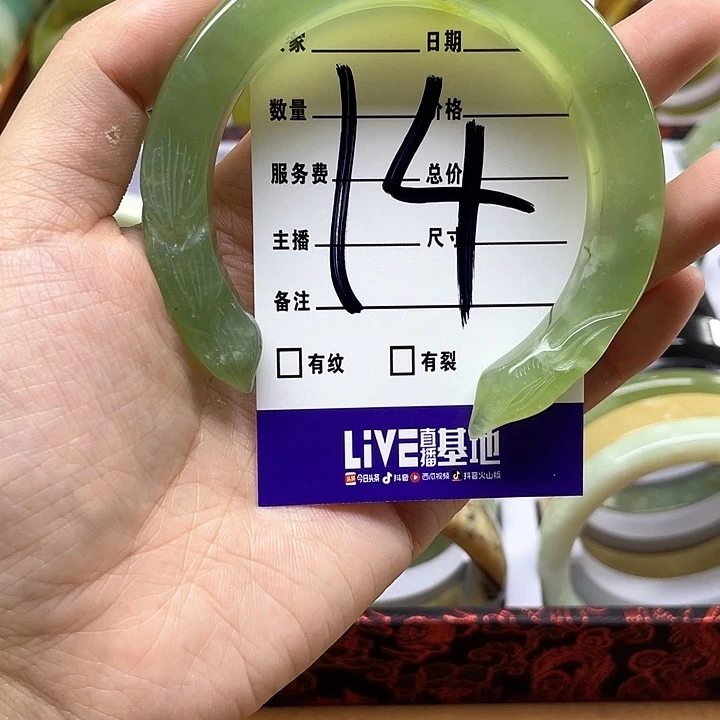 蛇纹石玉手镯合金娇***女