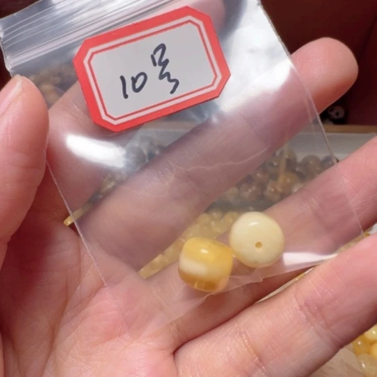 琥珀裸石未镶嵌10号，2颗