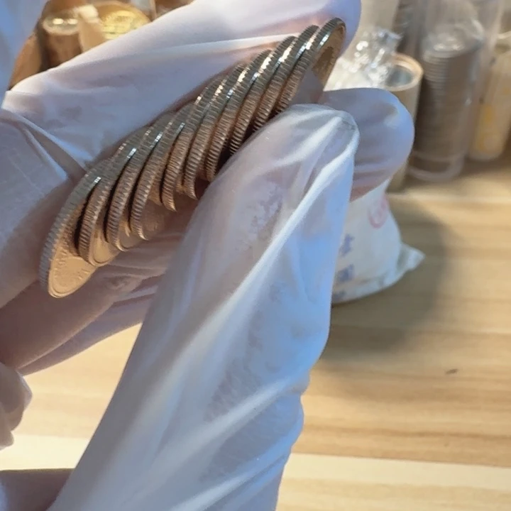 其他普通金属10枚，小1元币