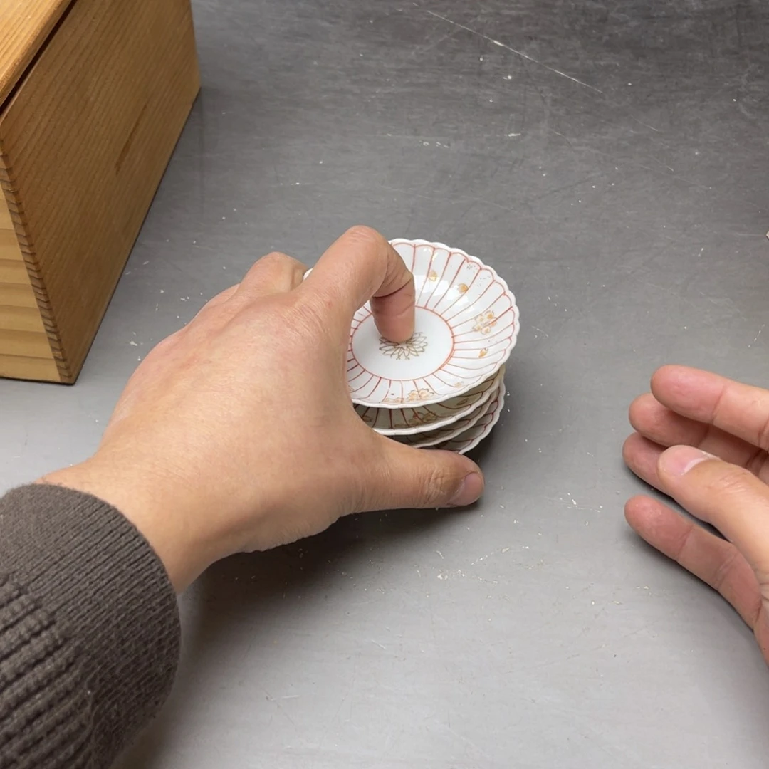 瓷片奥**麻密密麻麻地铺满了我