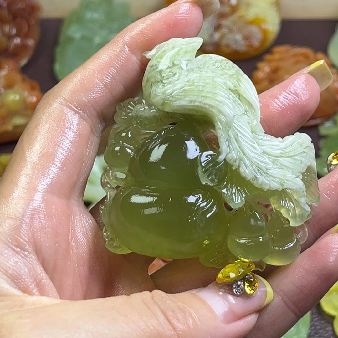 心***红蛇纹石玉未镶嵌颈饰