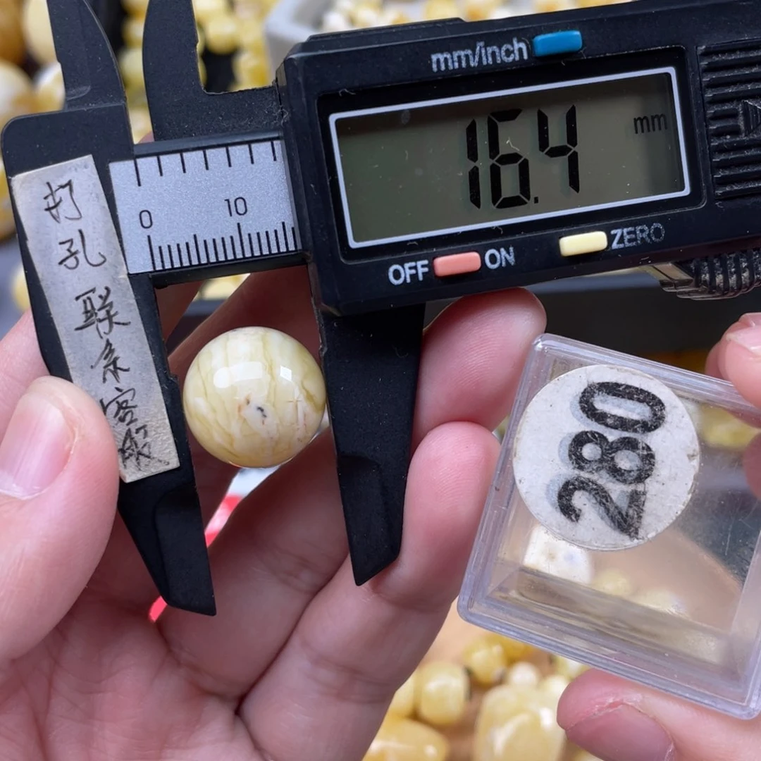 蜜蜡珠宝奇石未镶嵌