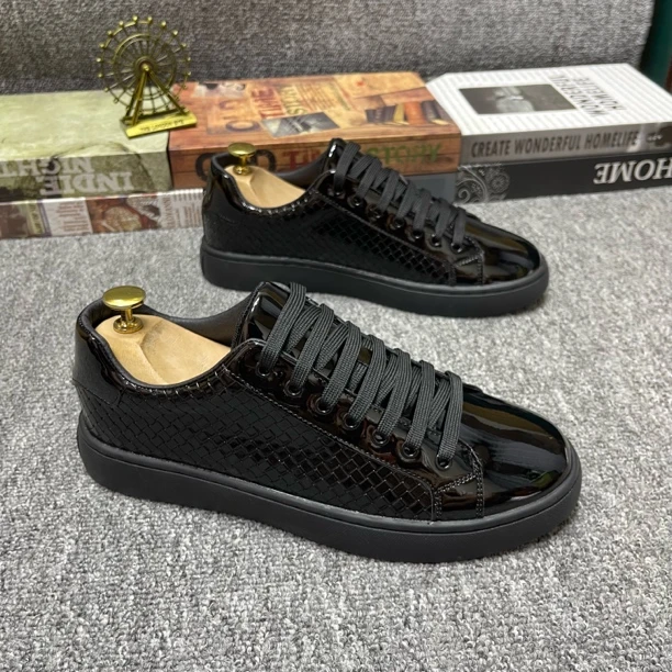 欧洲站潮牌春秋新款皮革编织面耐磨舒适时尚个性板鞋