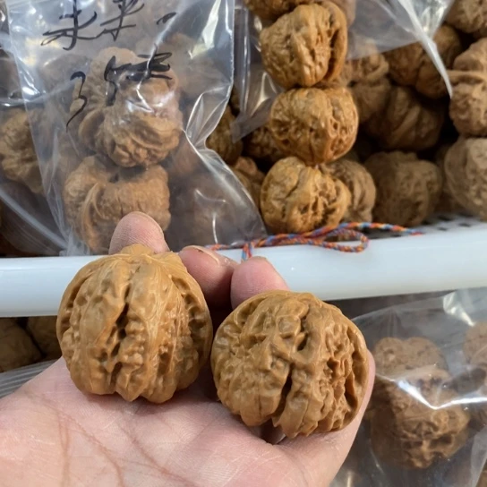 文玩核桃把件巴*仑哈哈哈