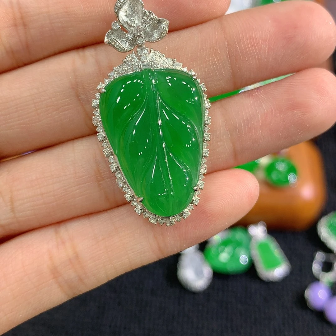 【闪购商品】吊坠(不含链)18K金镶嵌翡翠叶子