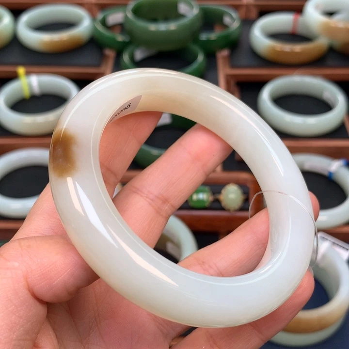 和田玉（糖玉）手镯未镶嵌奶*60