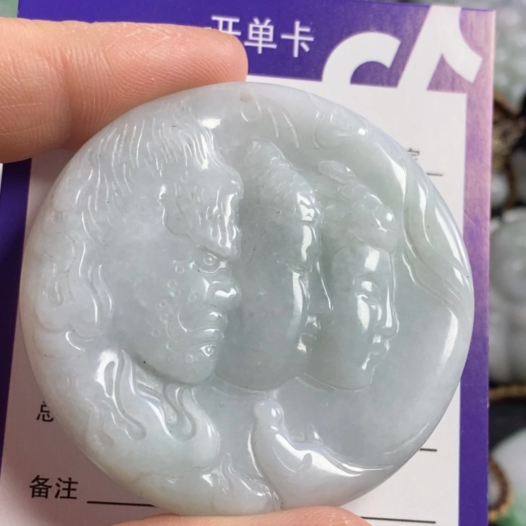 翡翠颈饰未镶嵌一念之间