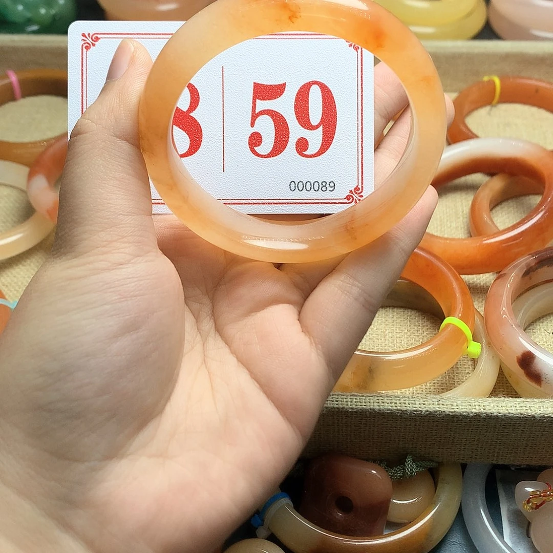 未镶嵌石英质玉（黄龙玉）手镯