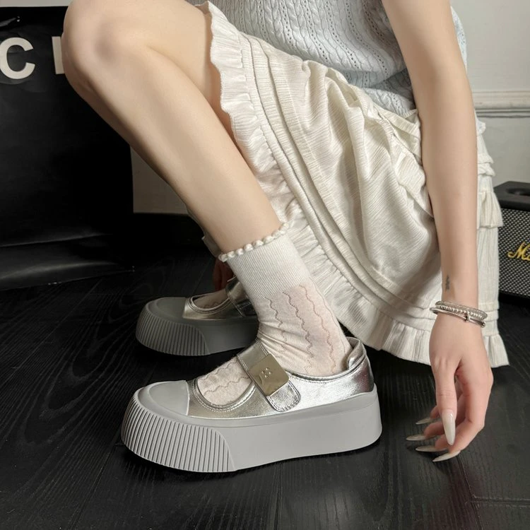 法式软皮厚底圆头魔术贴浅口小白鞋女2025新款小个子百搭休闲版鞋