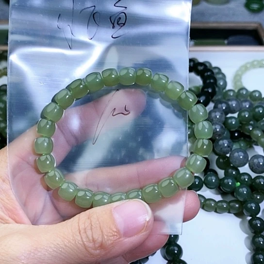 未镶嵌和田玉珠宝半成品小**?