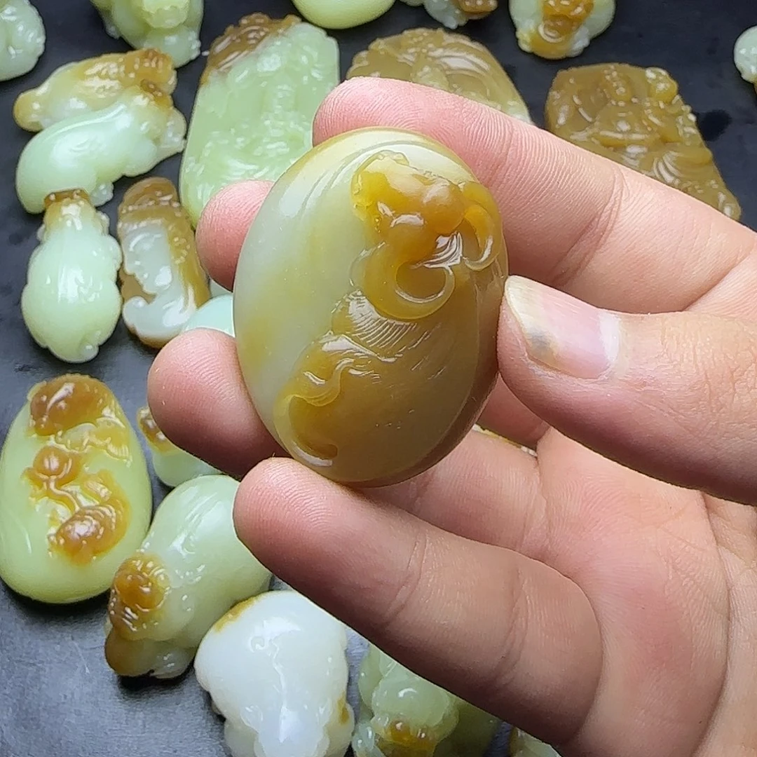 和田玉（糖玉）未镶嵌颈饰