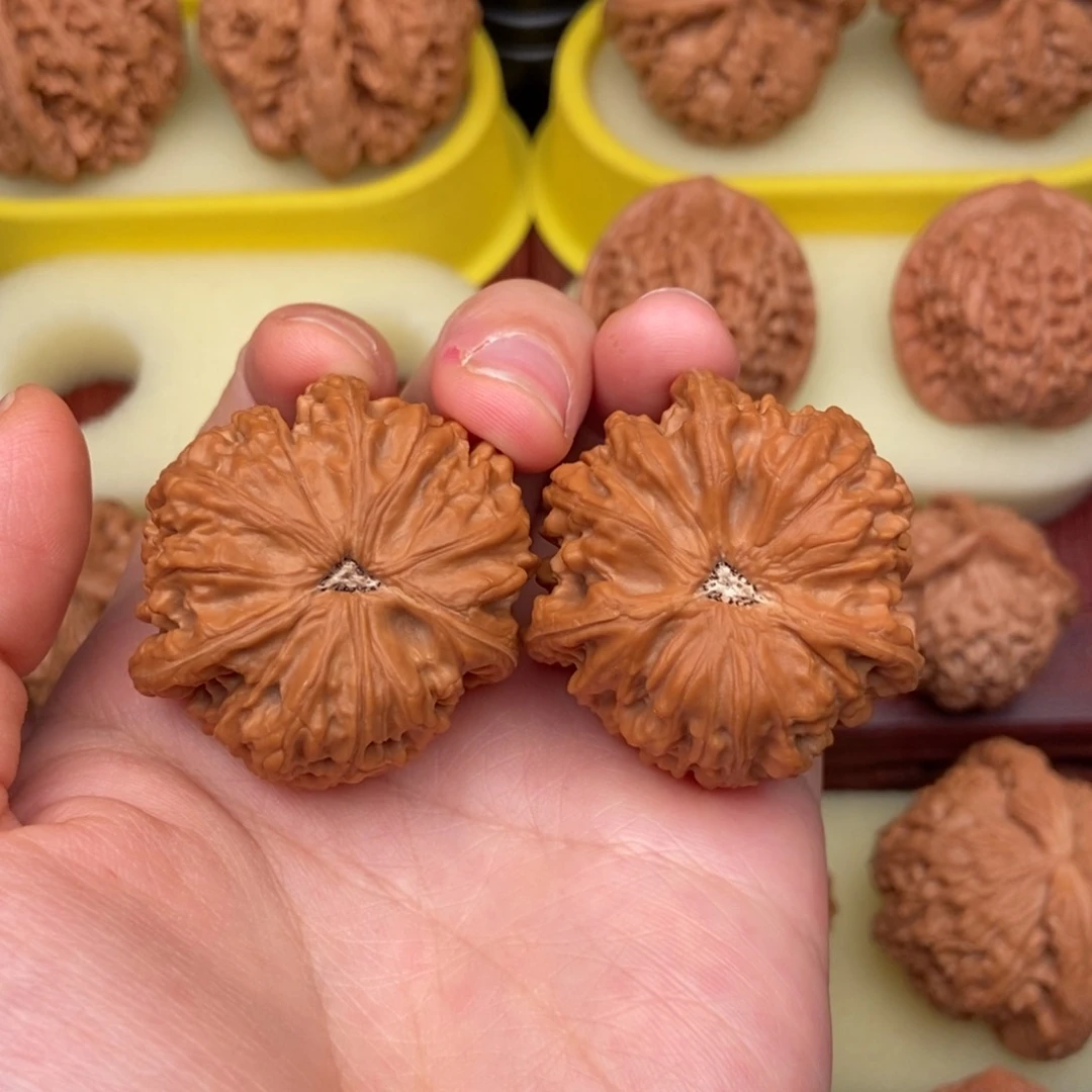 文玩核桃把件松*38精品文山三棱