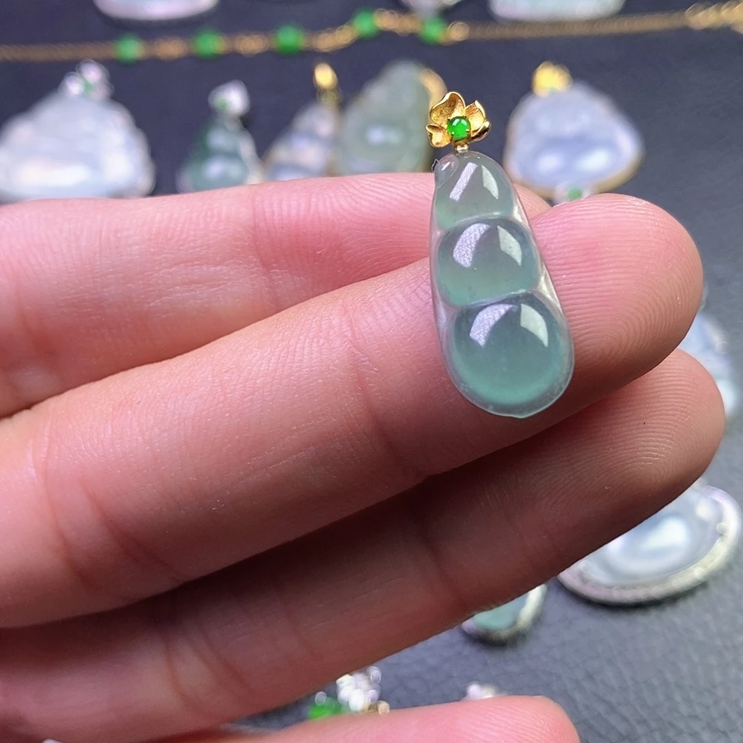 颈饰18K金镶嵌翡翠