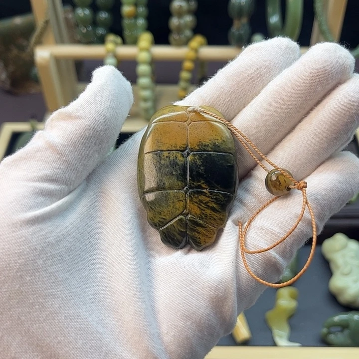 岫岩河磨玉（透闪石质玉）未镶嵌颈饰
