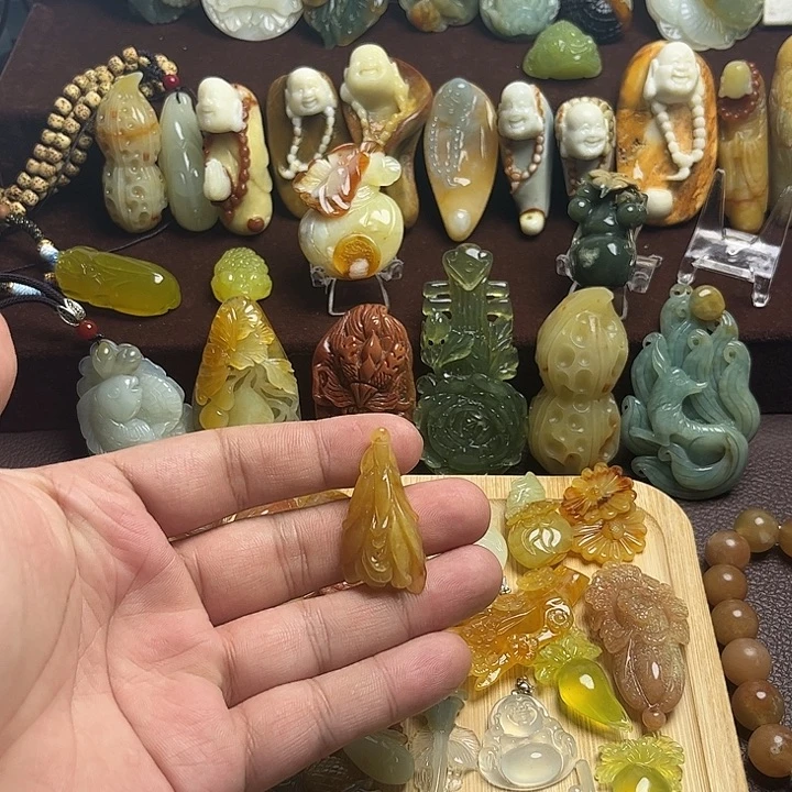蛇纹石玉合金颈饰