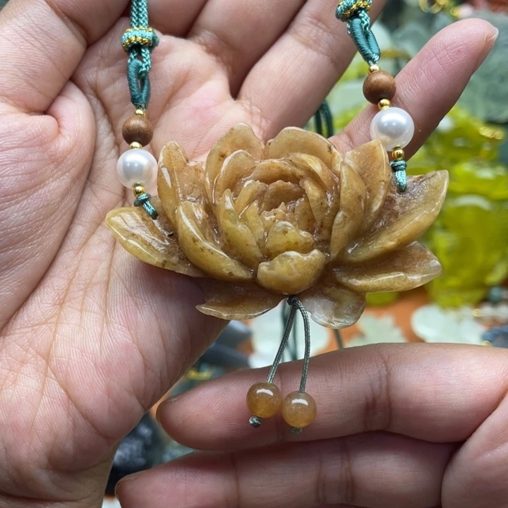 未镶嵌蛇纹石玉吊坠