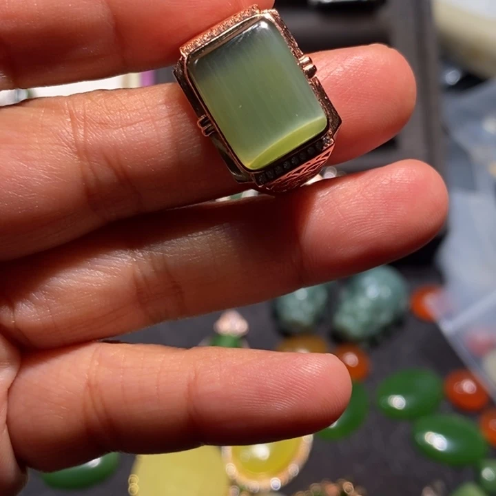 玉***意和田玉（碧玉）银S925镶嵌颈饰