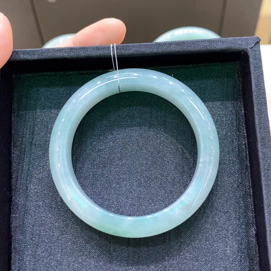 翡翠手镯未镶嵌冰种飘花手镯