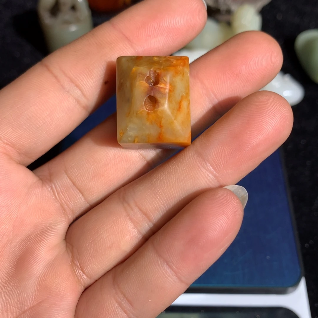 透闪石质玉未镶嵌颈饰