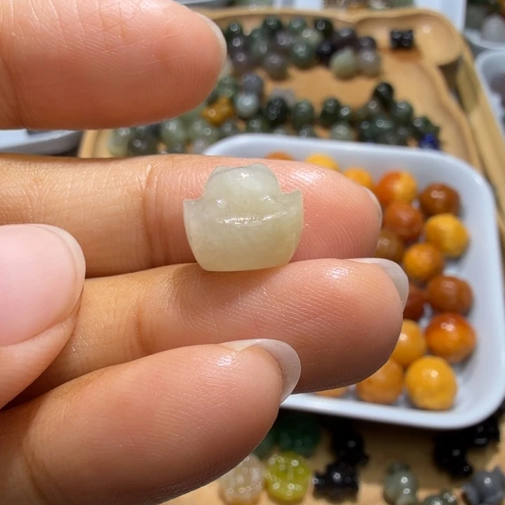 和田玉未镶嵌珠宝半成品