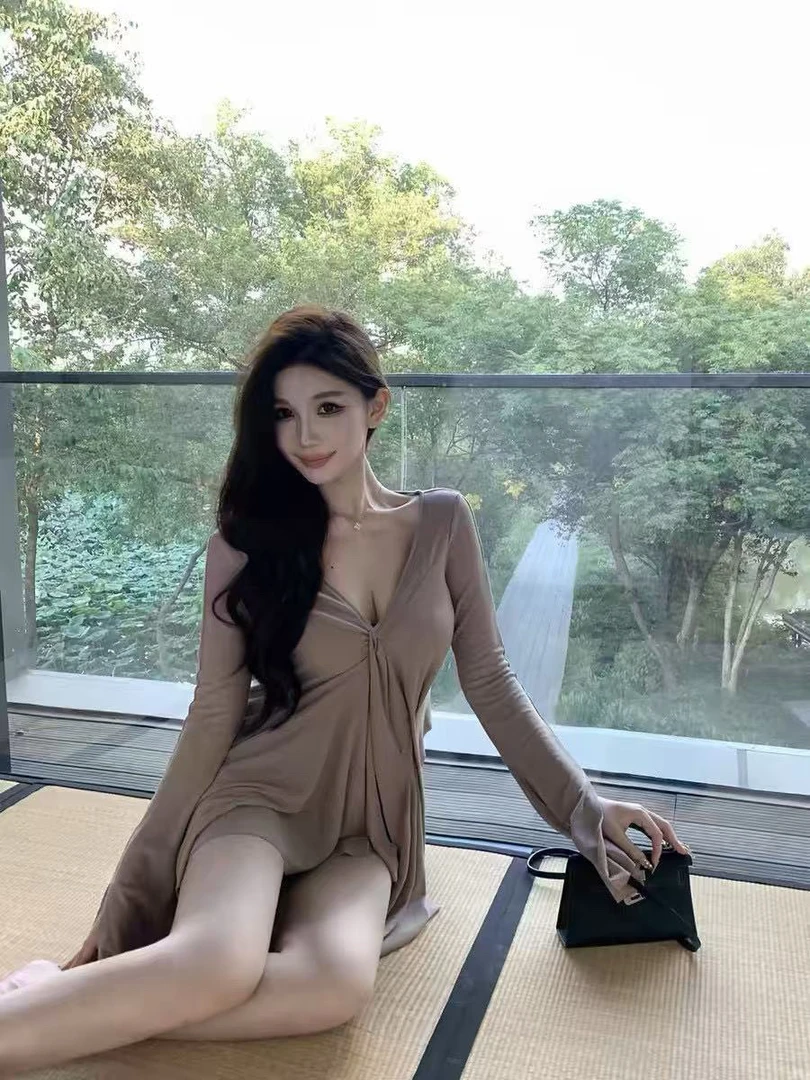 <<No退NO换>>纸片人低V领不规则飘带剪裁灰粉色纯欲T恤性感上衣