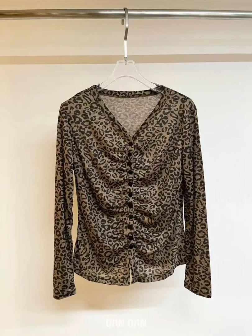 C050设计师提花T恤百搭长袖褶皱豹纹V领打底衫复古常规修身型印花