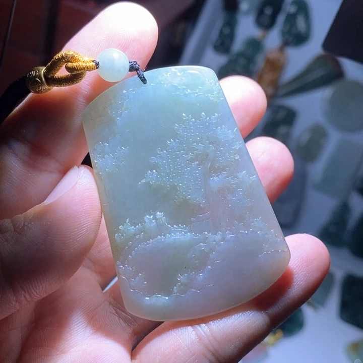 翡翠颈饰未镶嵌山水