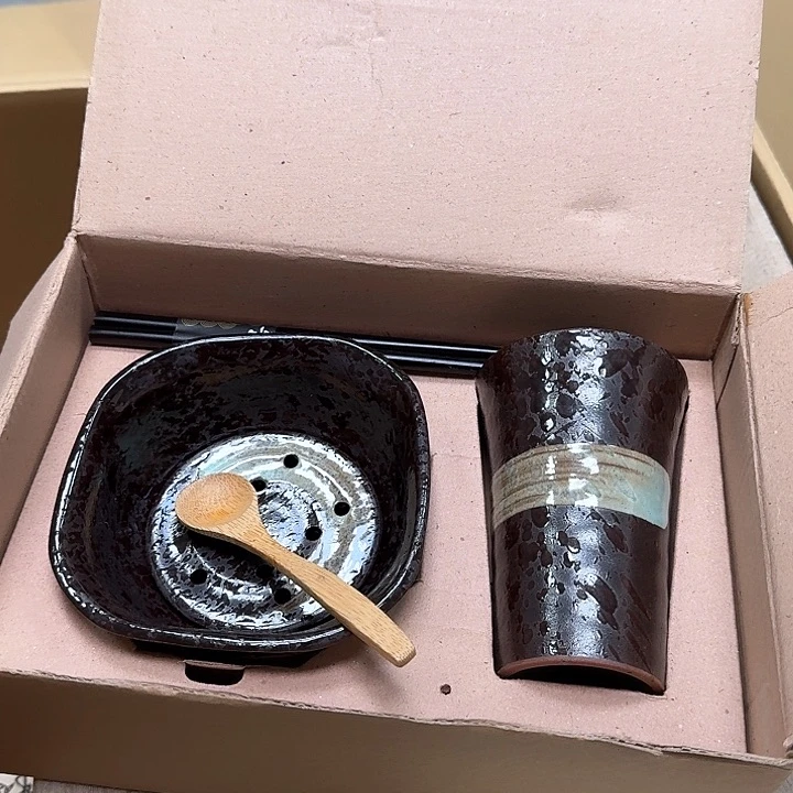 瓷片噗哈哈哈哈哈哈哈哈哈我笑