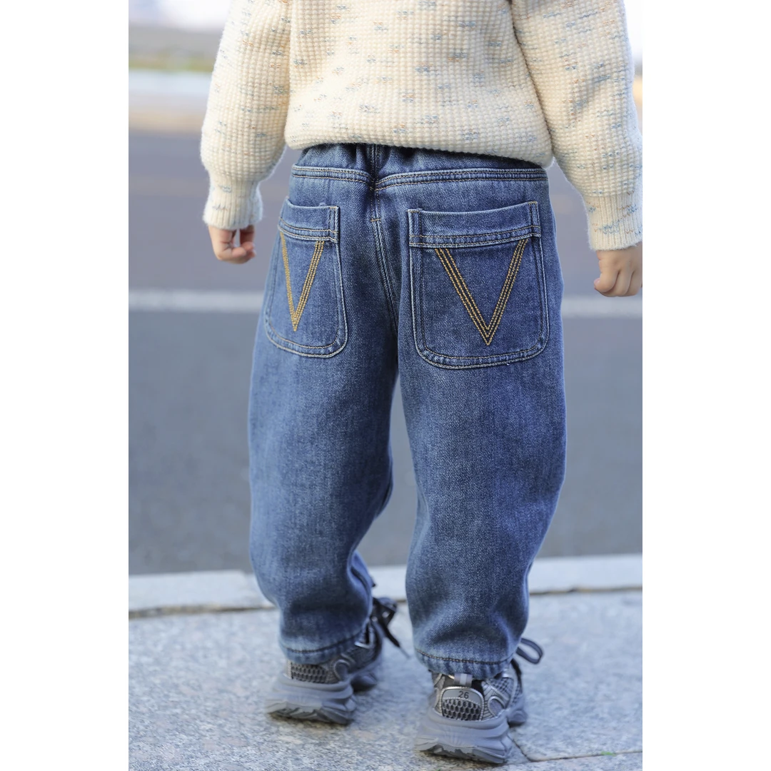 【町木优品】儿童冬季男童新品百搭V字绣袋线条加绒牛仔裤 K6190