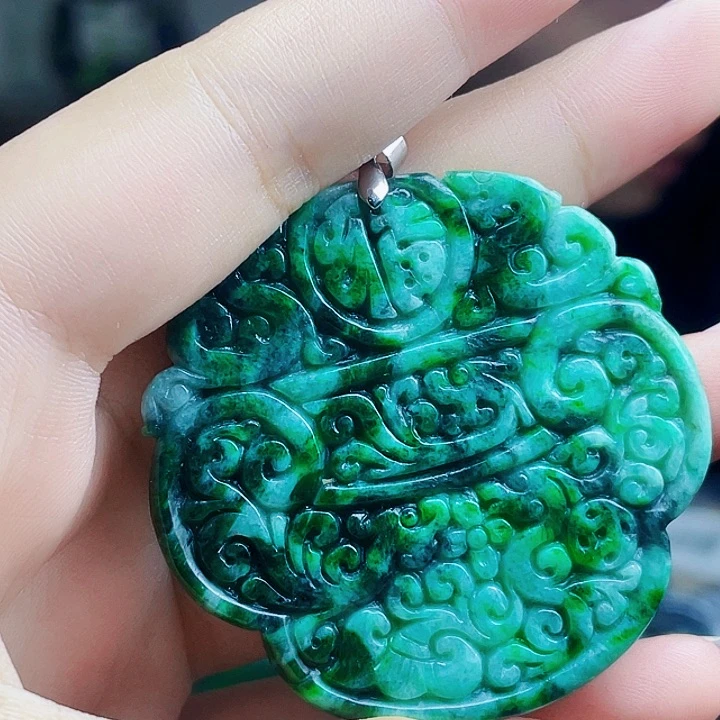 翡翠未镶嵌颈饰多样性