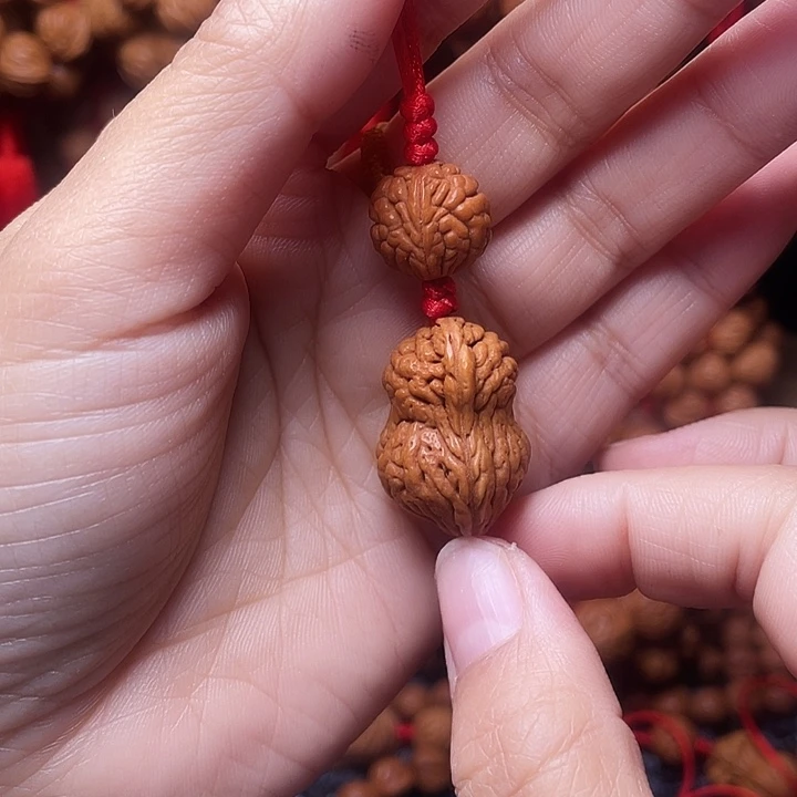 木质类龙纹桃枭挂件