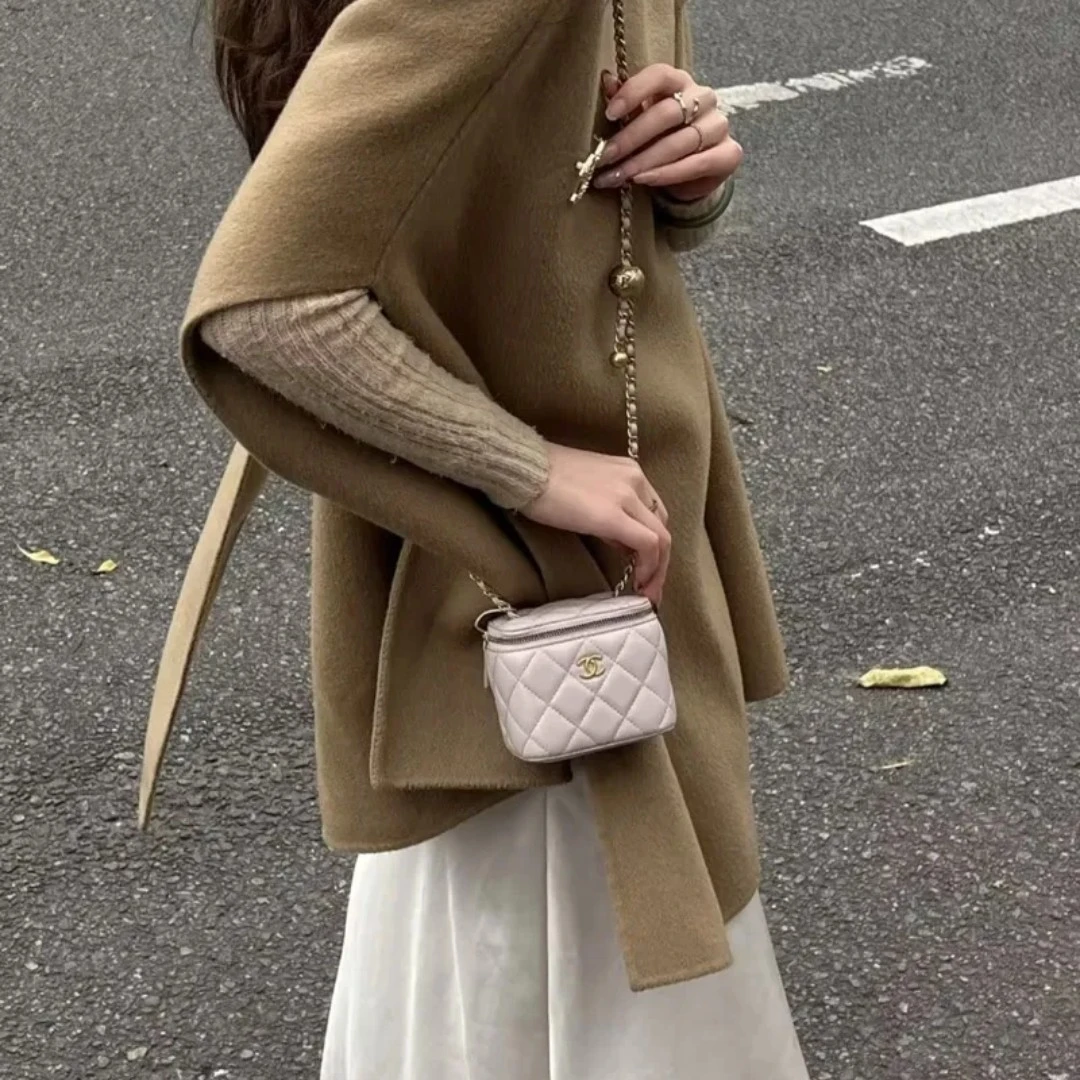 95新 Chanel/香奈儿 1362 浅褐色金扣菱格纹logo链条化妆包mini21