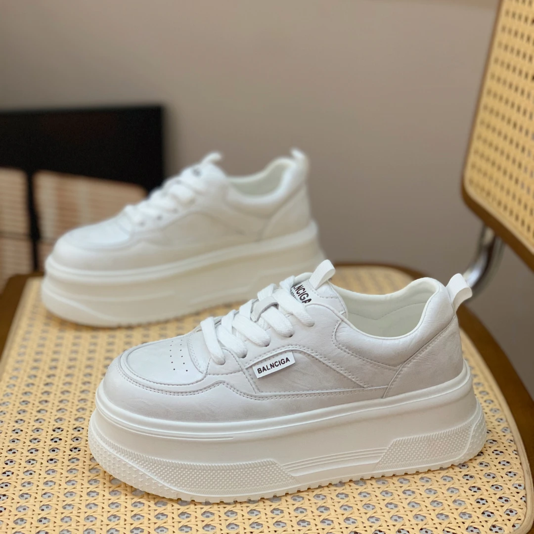 银色时尚板鞋女2025春季新款百搭透气系带增高厚底显腿长白色鞋子