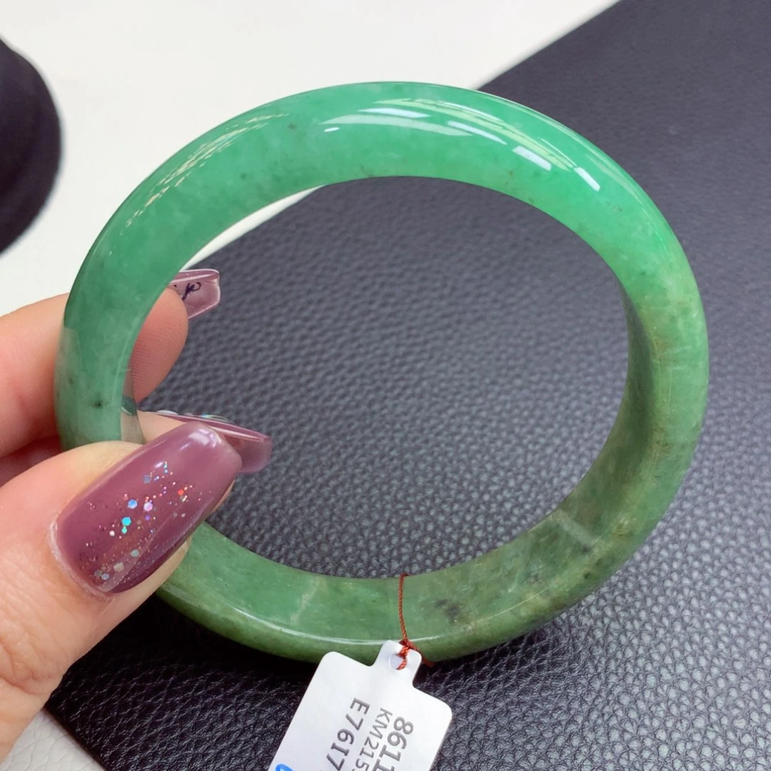 翡翠手镯未镶嵌缅甸