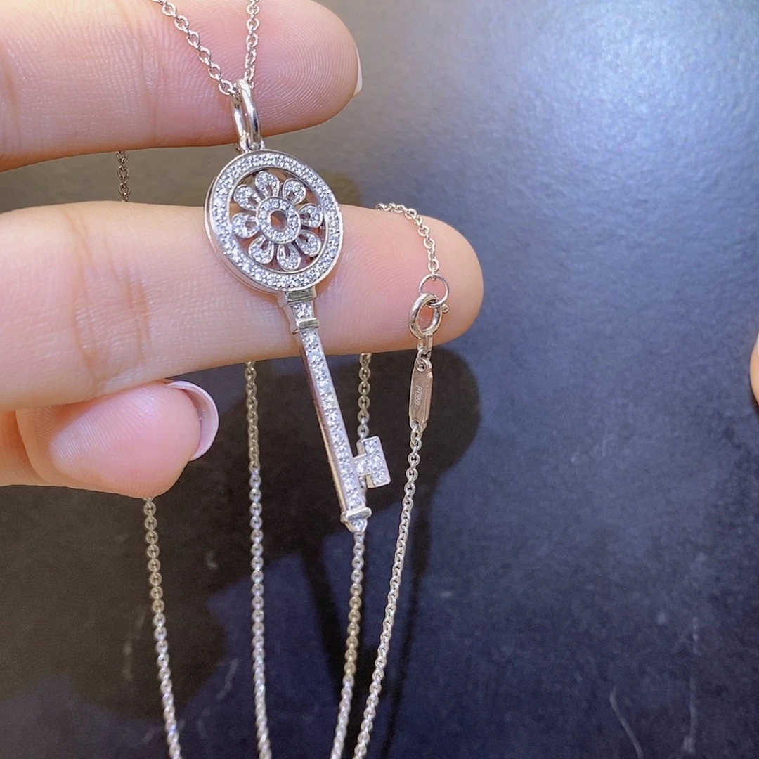 钻石颈饰铂Pt950镶嵌太阳花钥匙