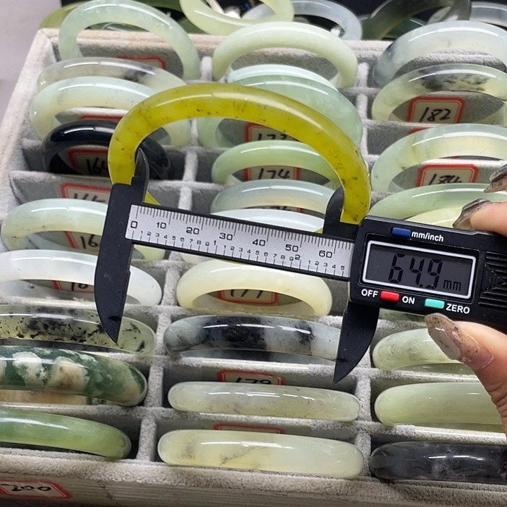 蛇纹石玉未镶嵌手镯165