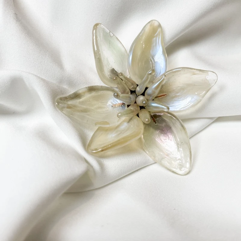 Chanel珠光琉璃花朵花蕊胸针