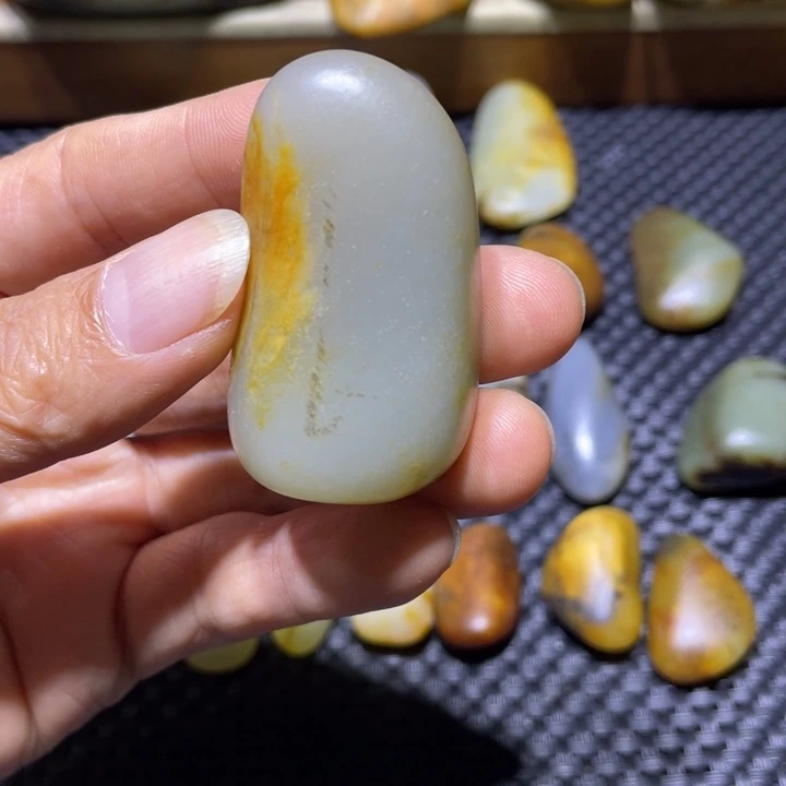 和田玉未镶嵌珠宝奇石