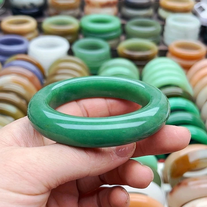 未镶嵌手镯（圆镯）石英质玉