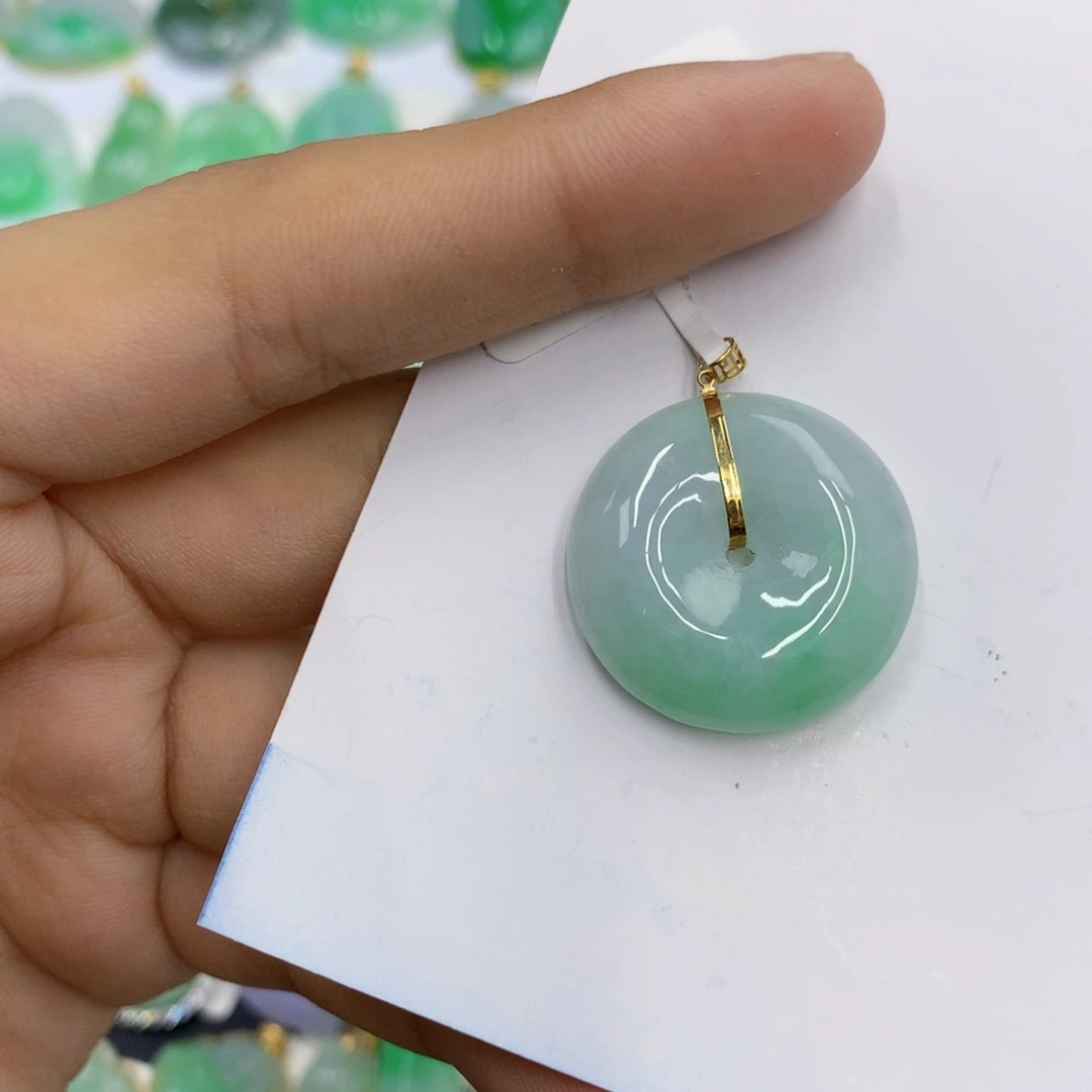 翡翠18K金镶嵌颈饰翡翠