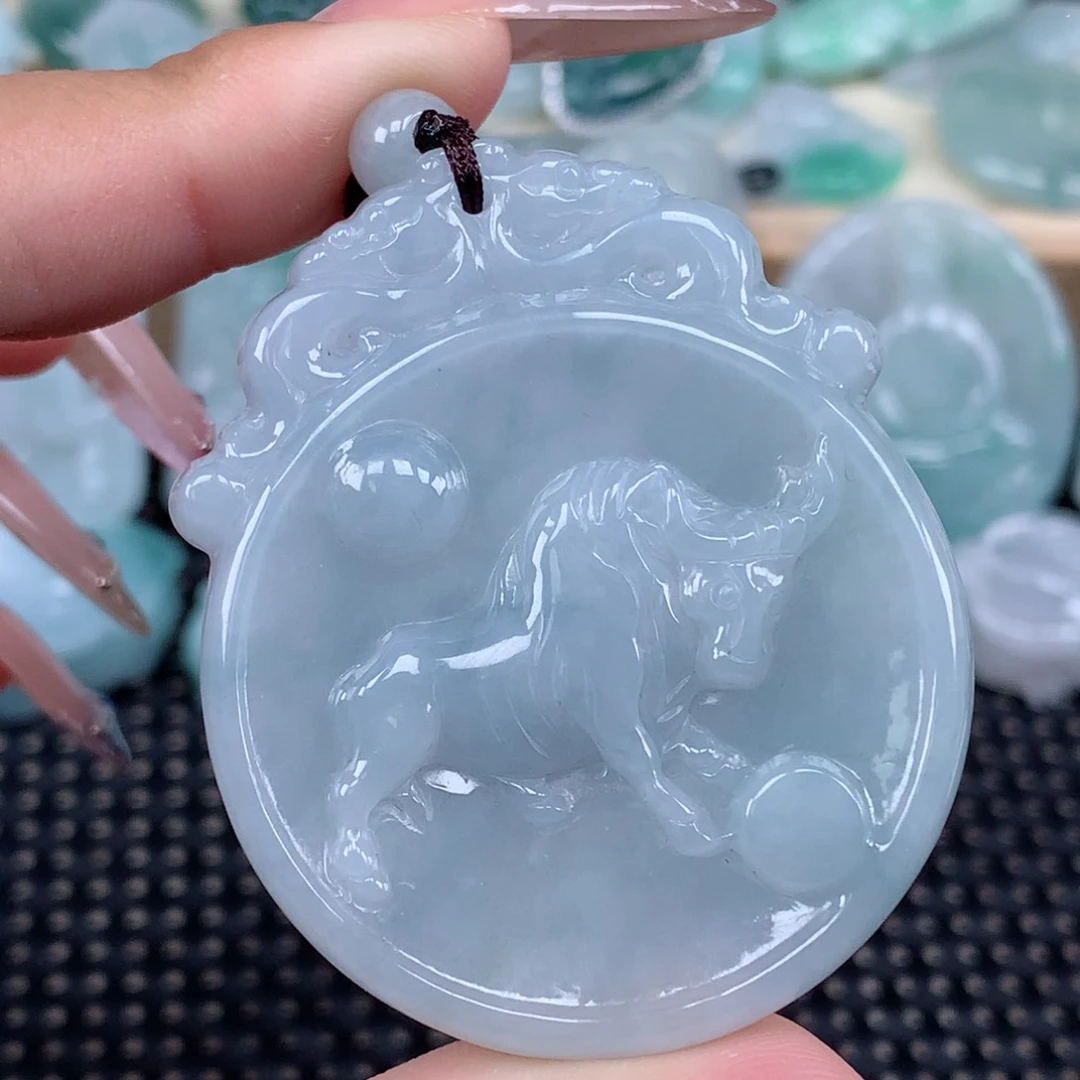 翡翠未镶嵌颈饰生肖牛