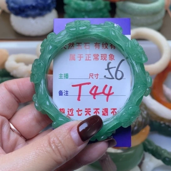 【闪购商品】未镶嵌手镯（圆镯）石英质玉ʚ****