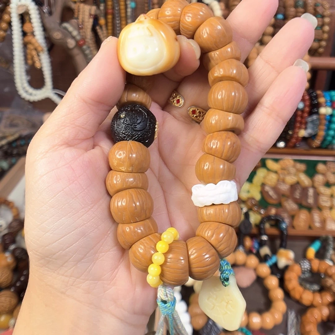 +****文玩猴头聚宝盆大肠手串