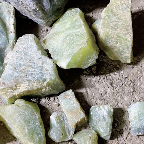 蛇纹石玉未镶嵌珠宝奇石