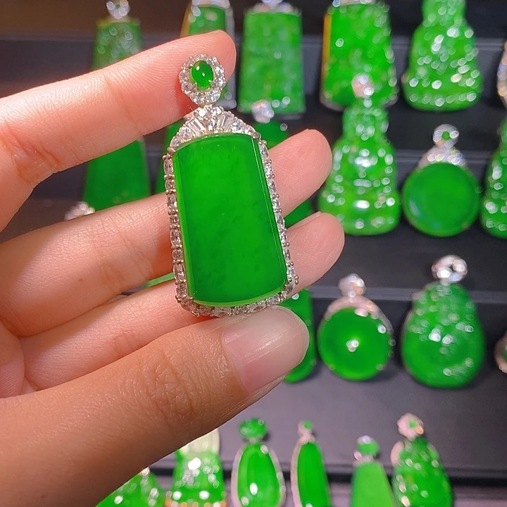 翡翠银S925镶嵌颈饰是