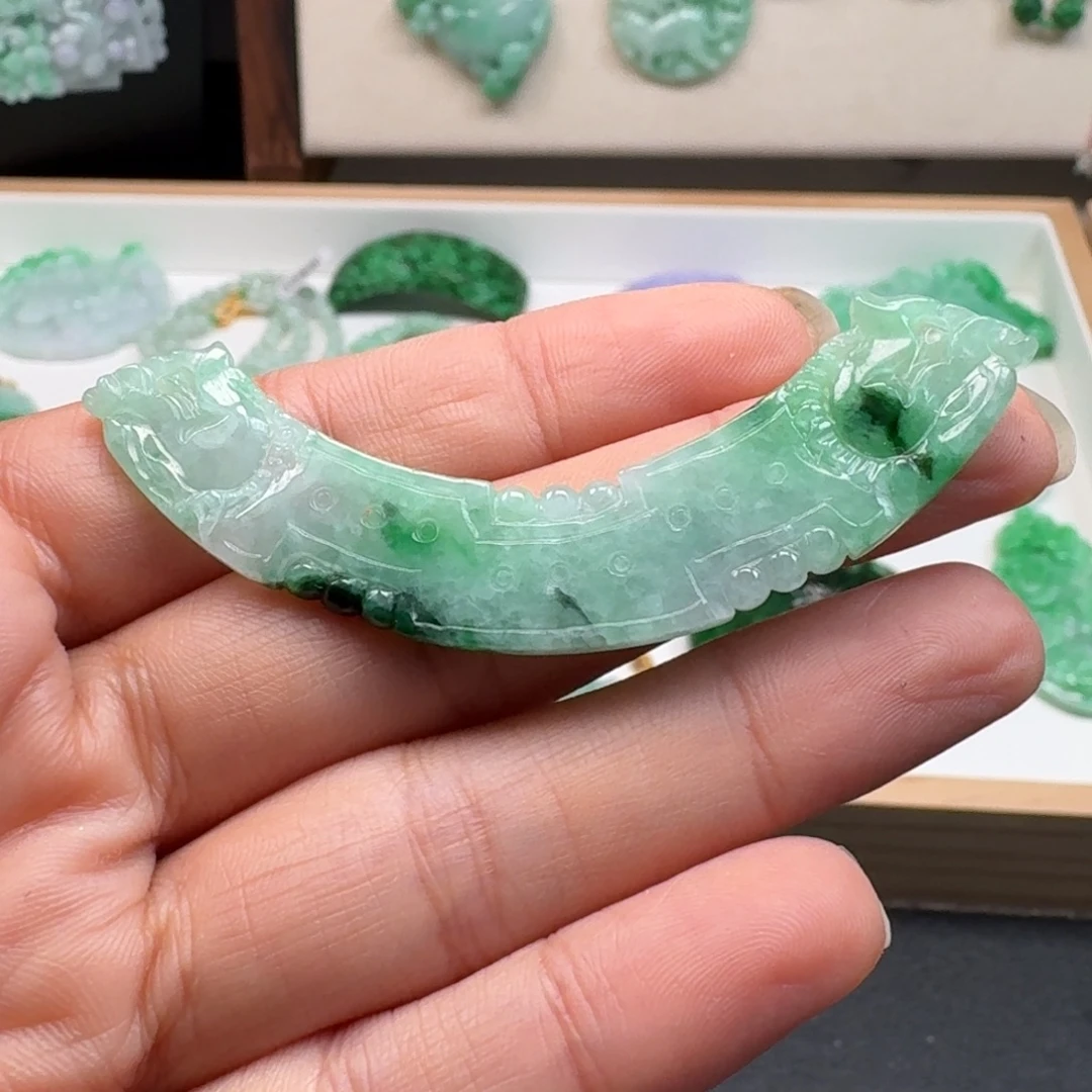 翡翠未镶嵌颈饰翡翠吊坠