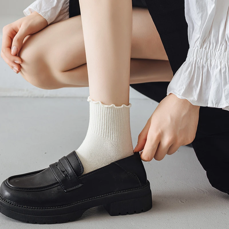 春夏百搭白色花边袜子女中筒薄款棉质日系ins潮木耳边jk纯色短袜