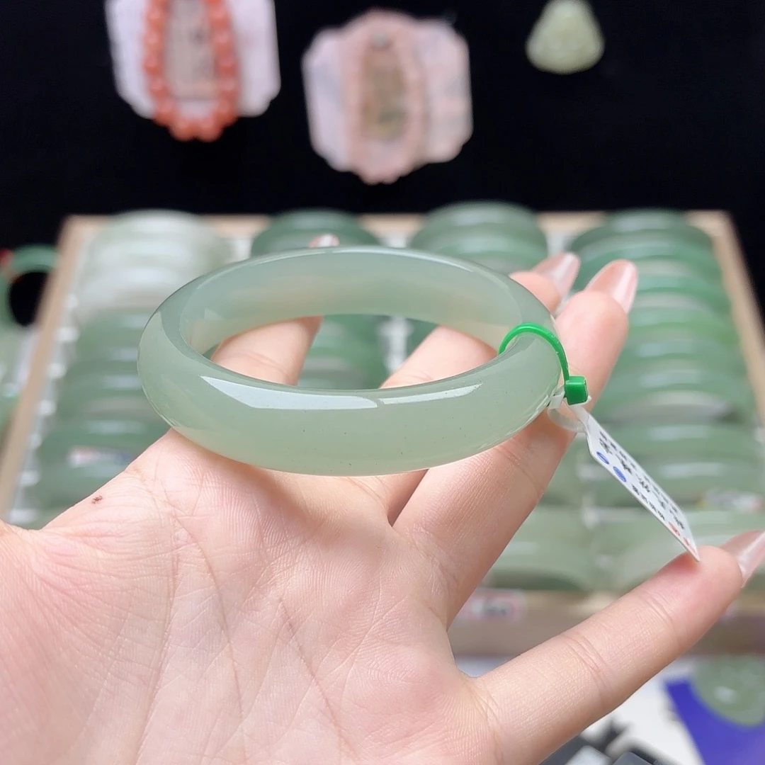 未镶嵌手镯石英质玉56